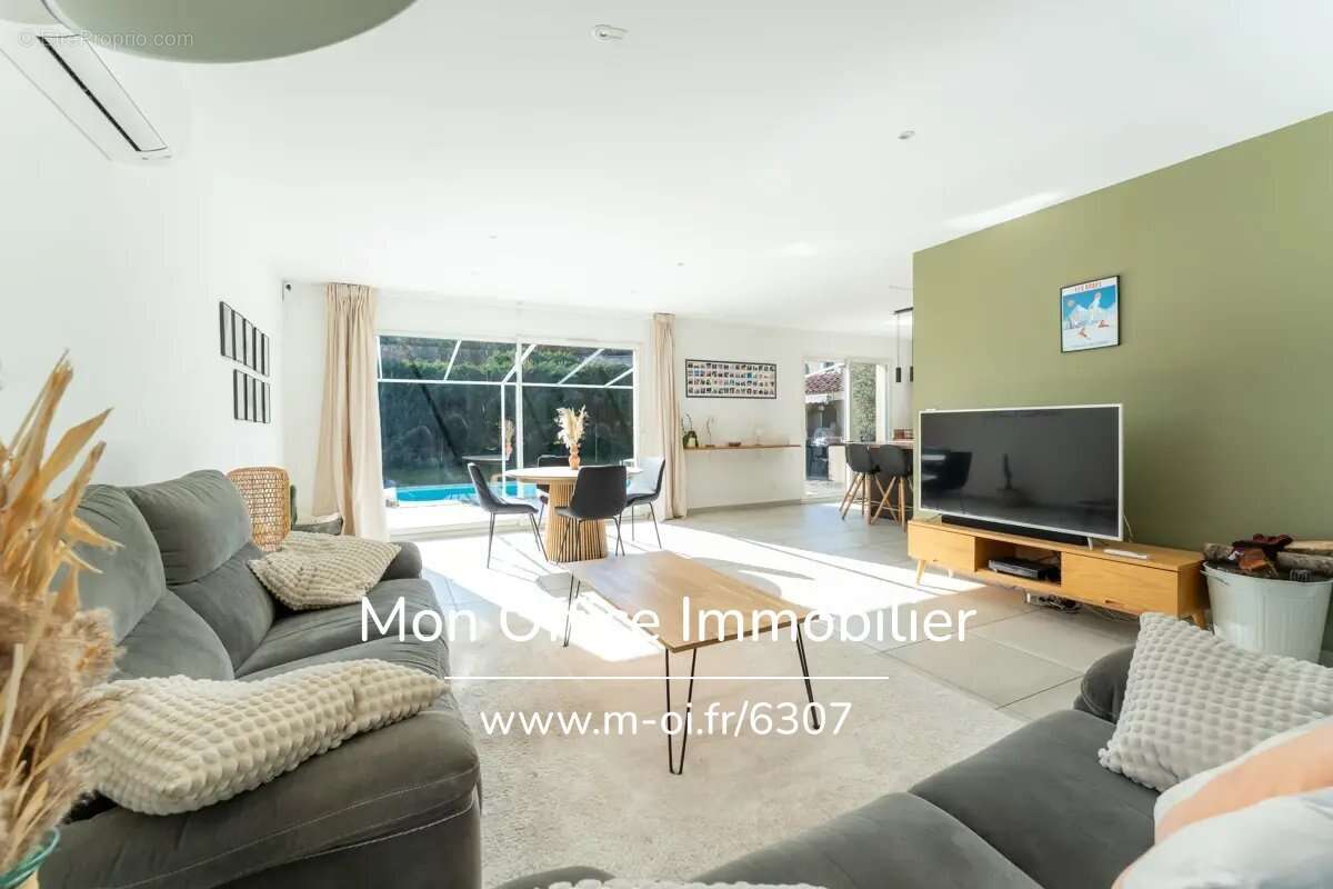 Maison à LE PUY-SAINTE-REPARADE