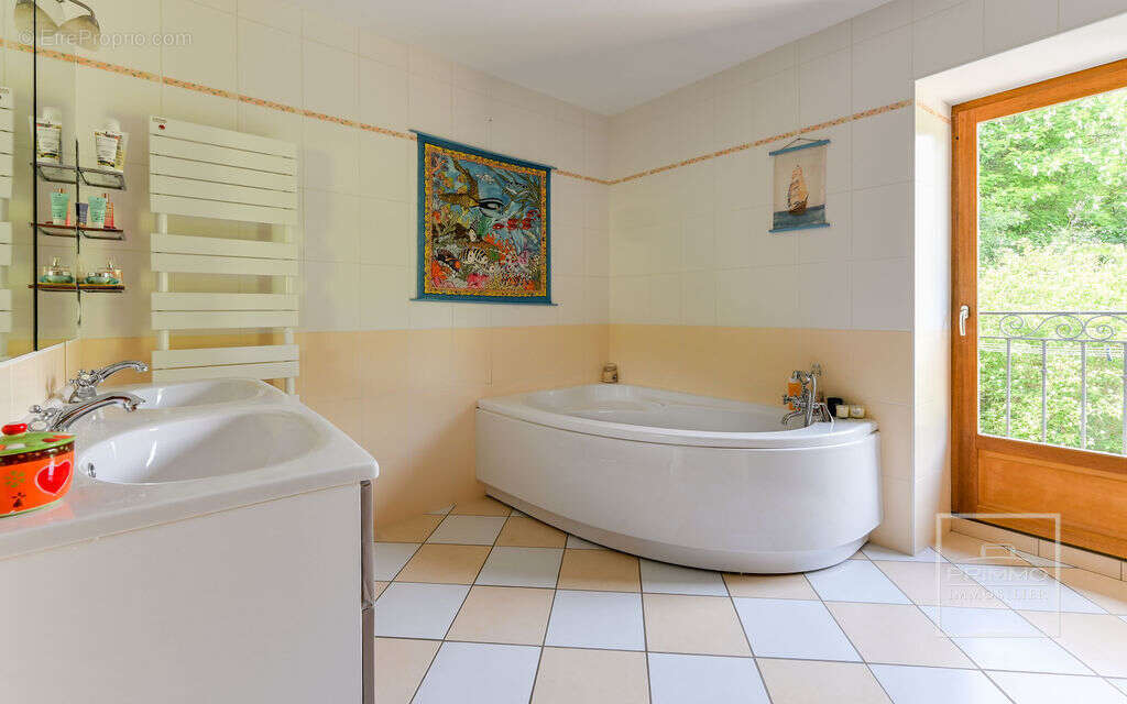 Maison à QUINCIE-EN-BEAUJOLAIS