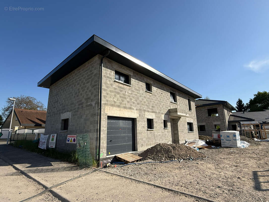 Maison à PREVESSIN-MOENS