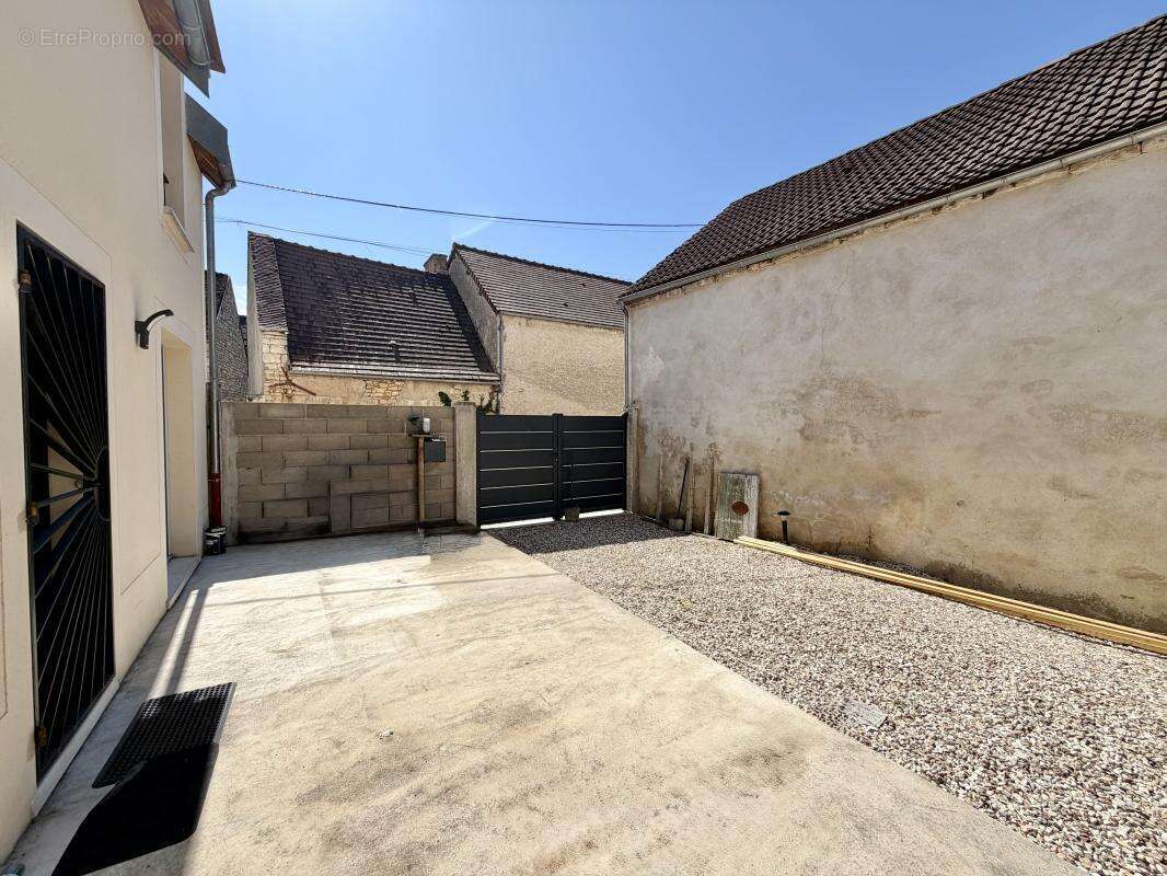 Maison à SAINT-BRIS-LE-VINEUX