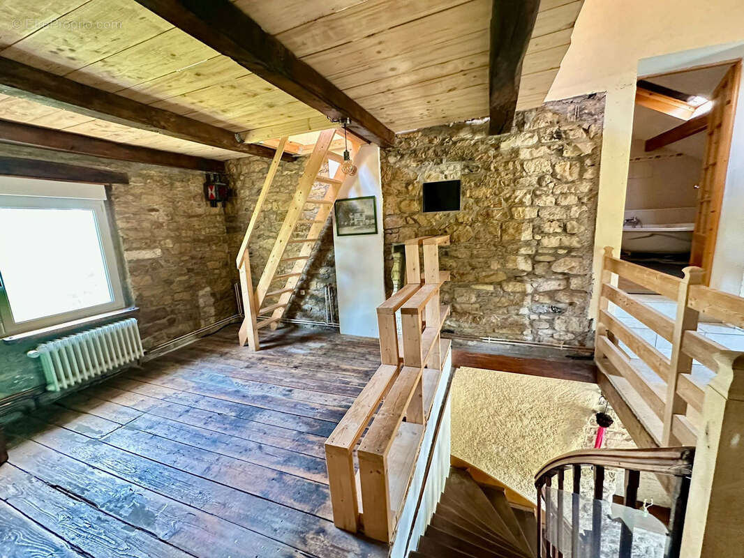 Maison à GENEVREUILLE