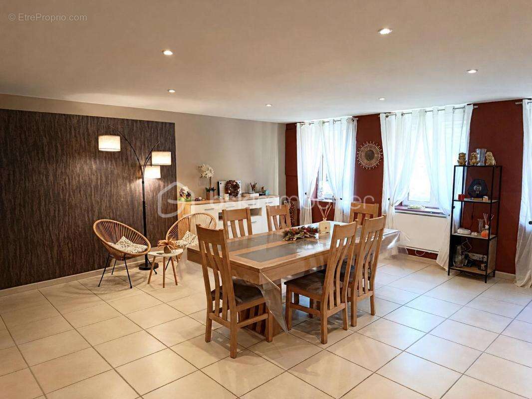 Maison à COMMER