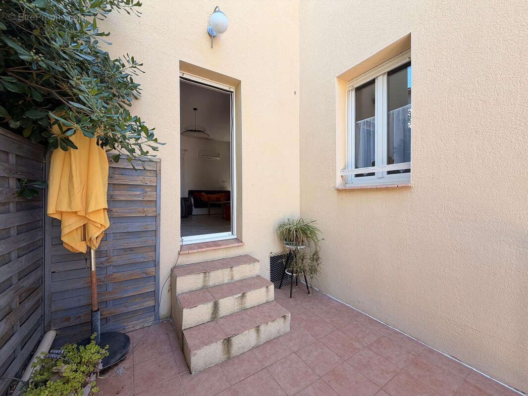 NIMES VACQUEROLLES Superbe maison 5 pièces de 115 m2 avec garage de 50 m2 et jardin - photo 5