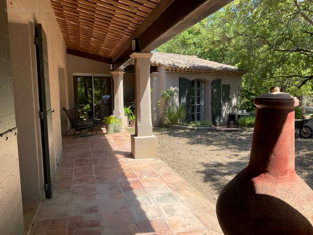 Proprieté  à 20 mns d'Aix en Provence sur la commune de Rognes  380m2 avec 8 chambres - photo 18