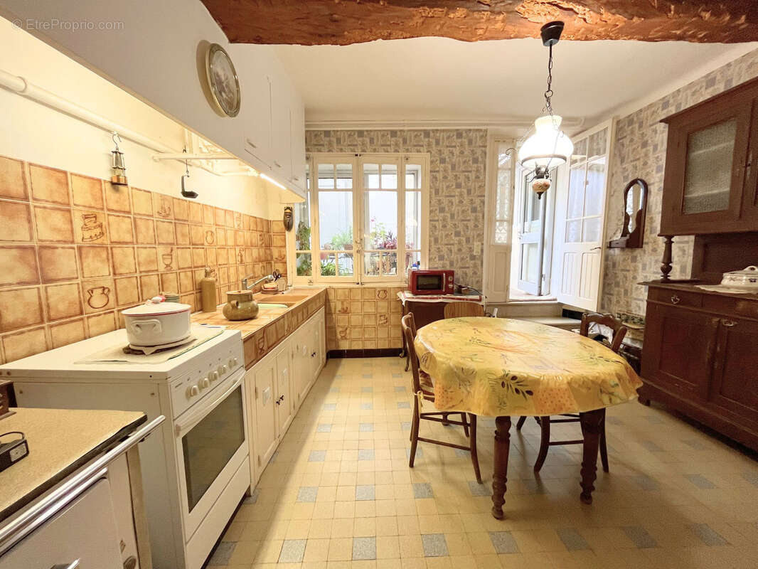 Maison 8 pièces avec cour garage et grenier - photo 9