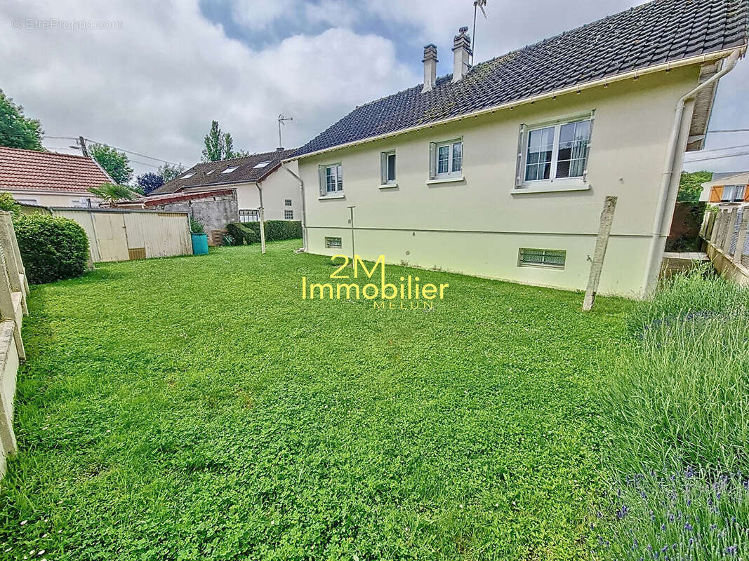 Maison à VAUX-LE-PENIL