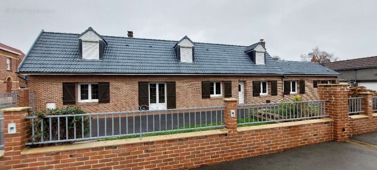 Maison à FRESNICOURT-LE-DOLMEN