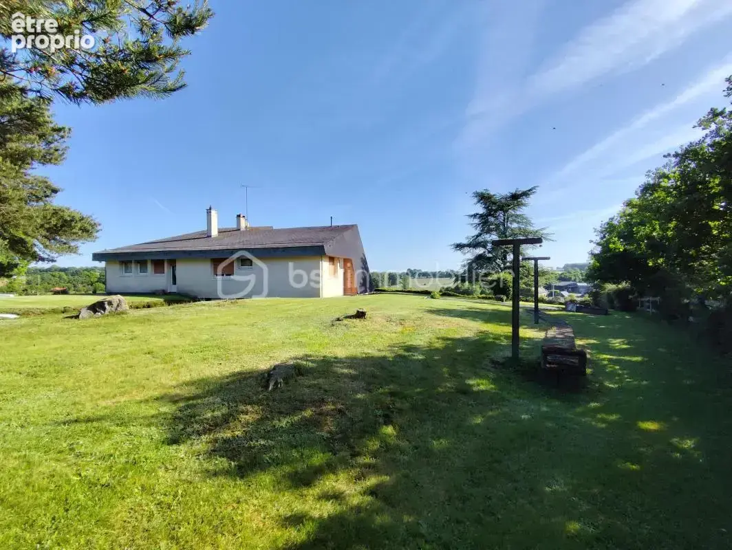 Belle Maison d'architecte de plain pied de 136 m2 des années 1970 exposée plein Sud à proximité de Pontmain - photo 4