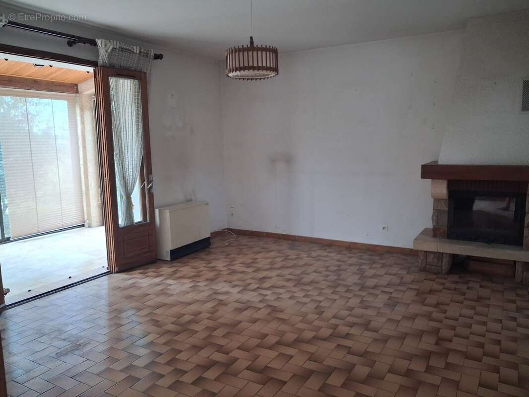 L'ESCALE – Maison individuelle avec véranda, garage et jardin arboré - photo 4
