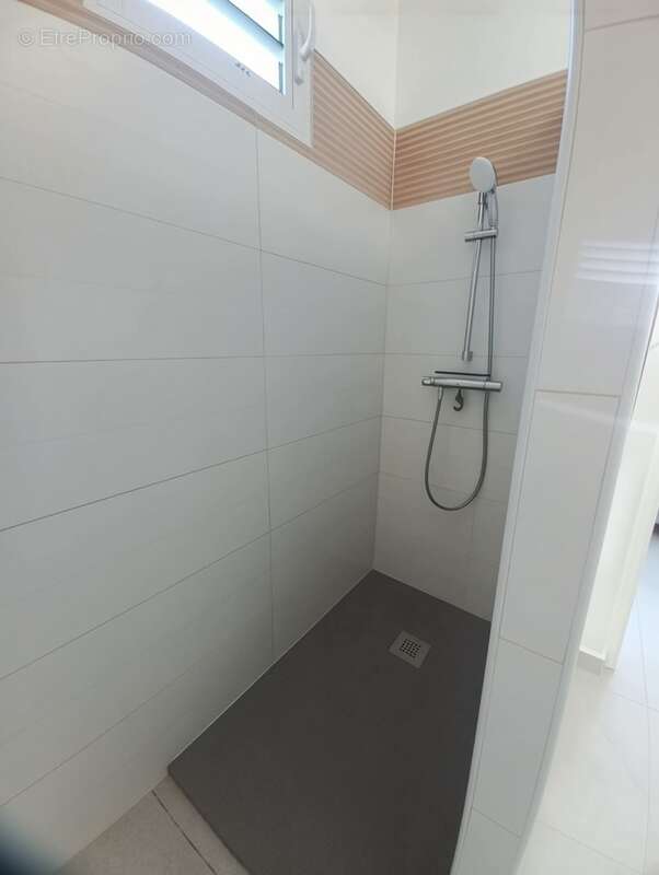 Villa premium T3 & son T2 à vendre à SAINTE ANNE Bourg (971) Guadeloupe - - photo 30