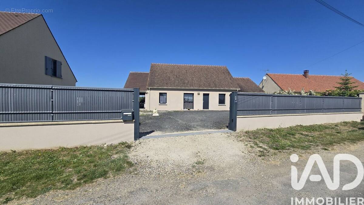 Photo 1 - Maison à BRIARRES-SUR-ESSONNE