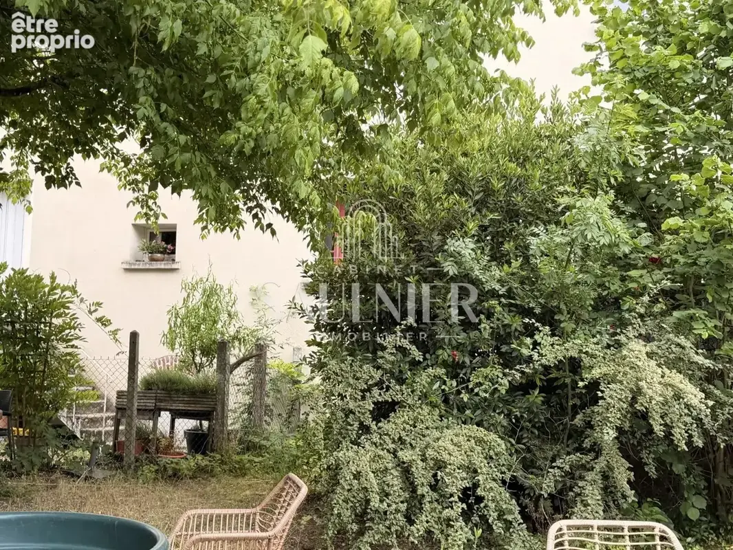 A monts, immeuble mixte avec local commercial + 3 logements - photo 2