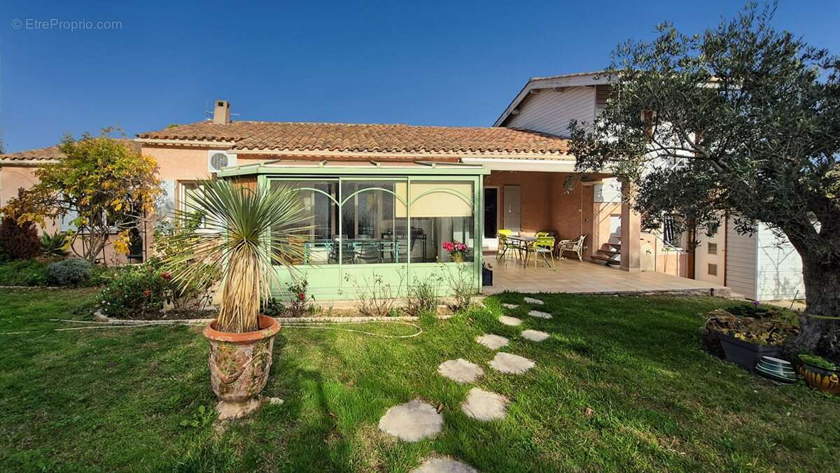 SAINT-SATURNIN LES AVIGNON Maison  7 pièce(s)  155 m² 449 000 - photo 2