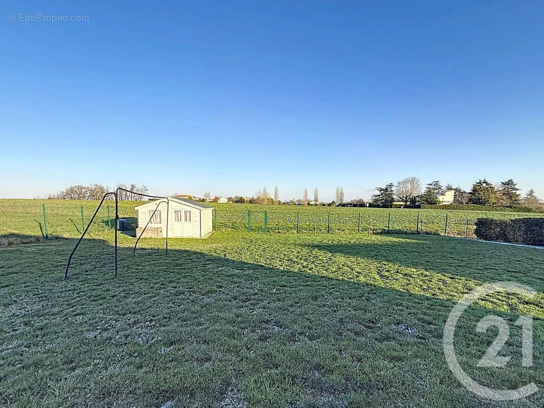 Maison à SAINT-ANTOINE-DE-FICALBA