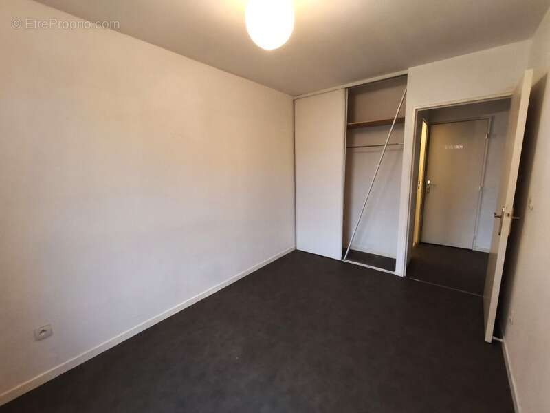 Beauvais centre-ville – appartement t3 avec terrasse, ascenseur et parking privatif - photo 7