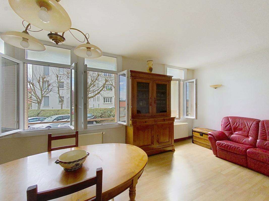 Appartement à OULLINS