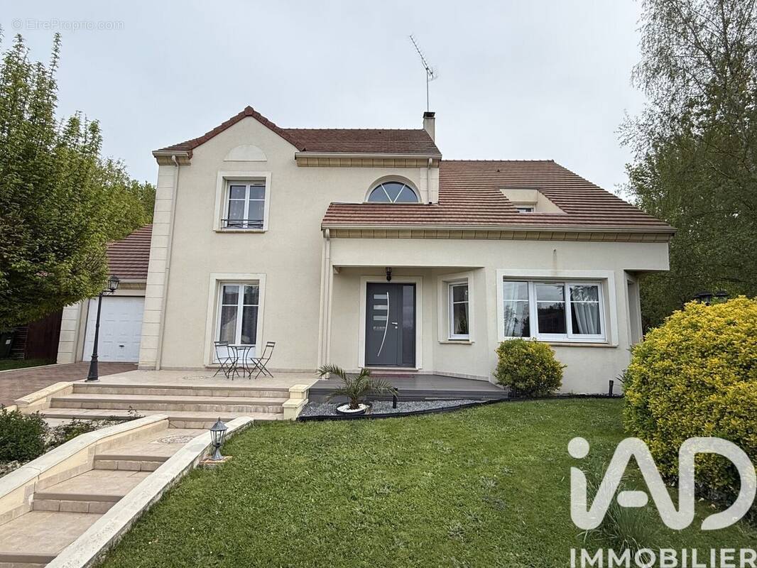 Photo 1 - Maison à CRECY-LA-CHAPELLE