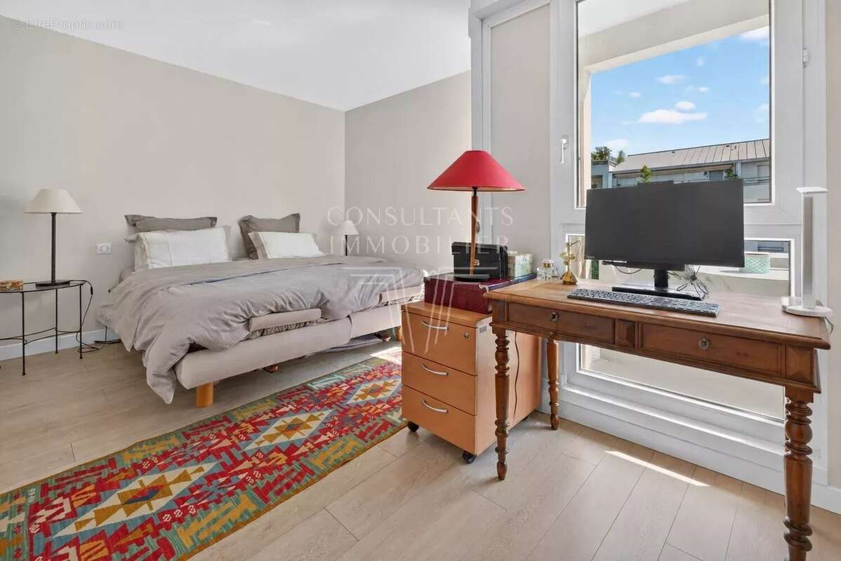 Appartement à COURBEVOIE