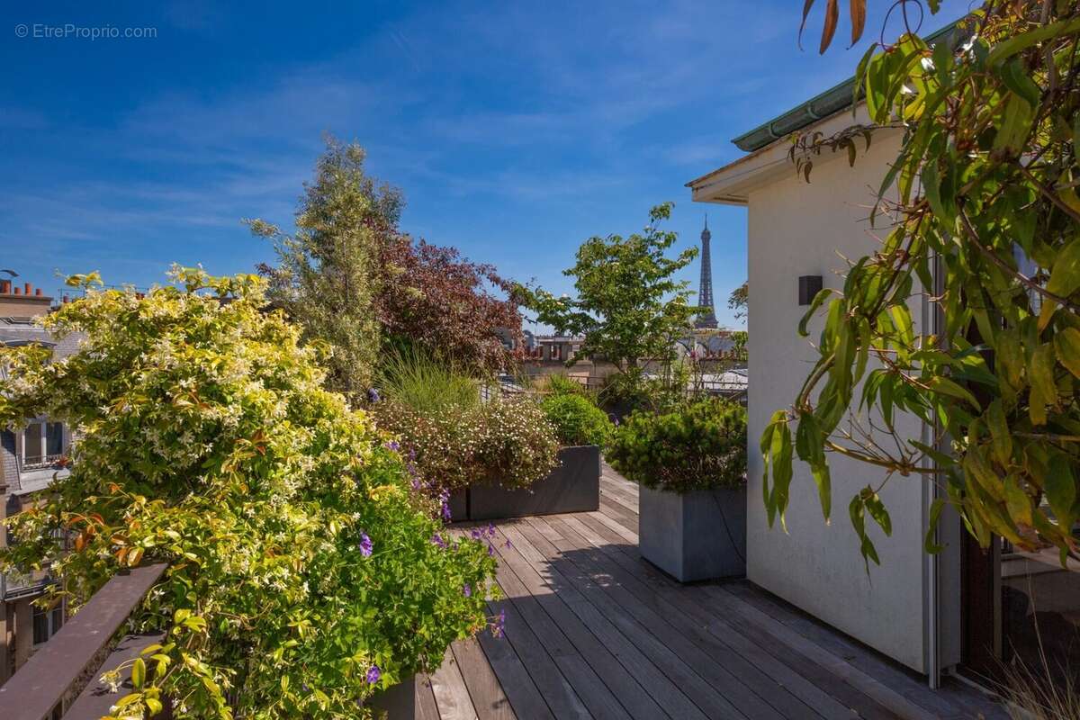 Appartement à PARIS-16E
