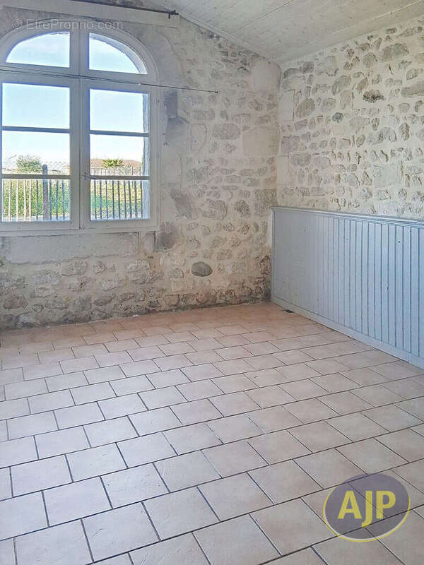 Maison à SAINT-SEURIN-DE-CADOURNE
