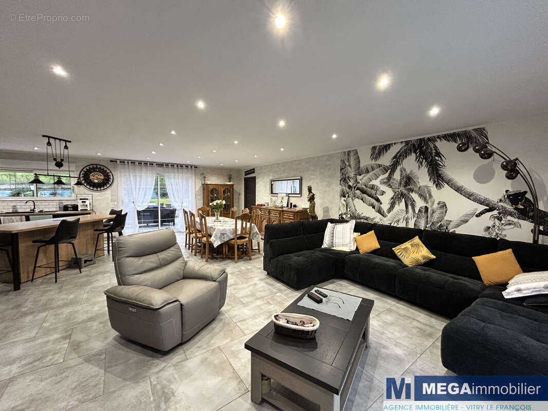 Maison à COURDEMANGES