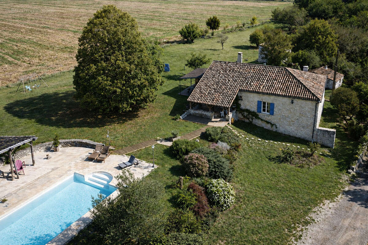 Maison à MONTAIGU-DE-QUERCY
