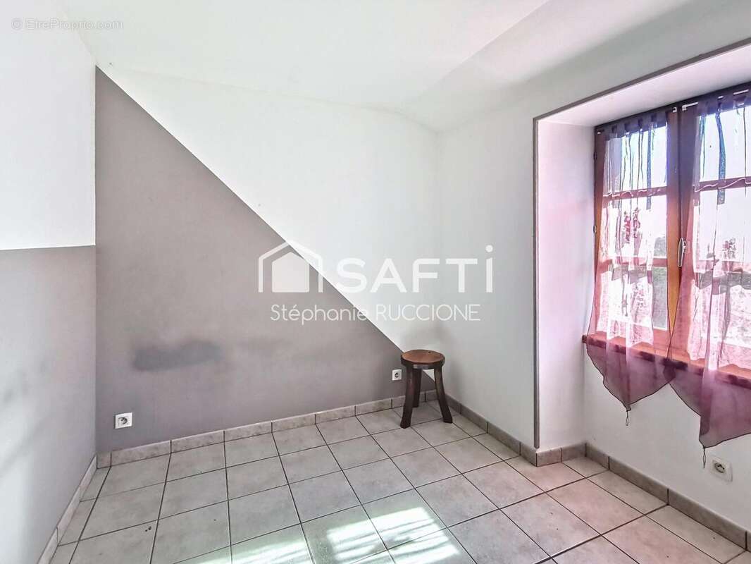 Maison 240 m² à Revel-Tourdan  - photo 5