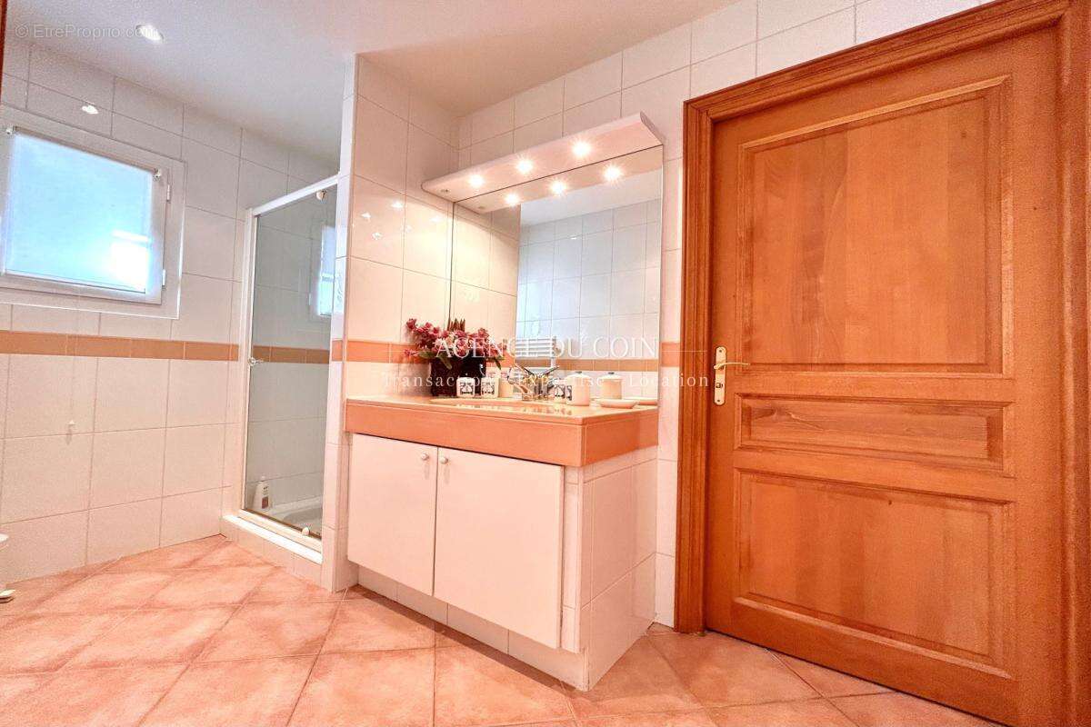Propriété située à Draguignan, avec une architecture charman - photo 11