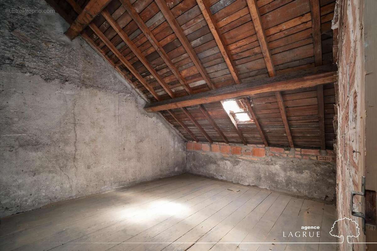   - Maison à VICHY