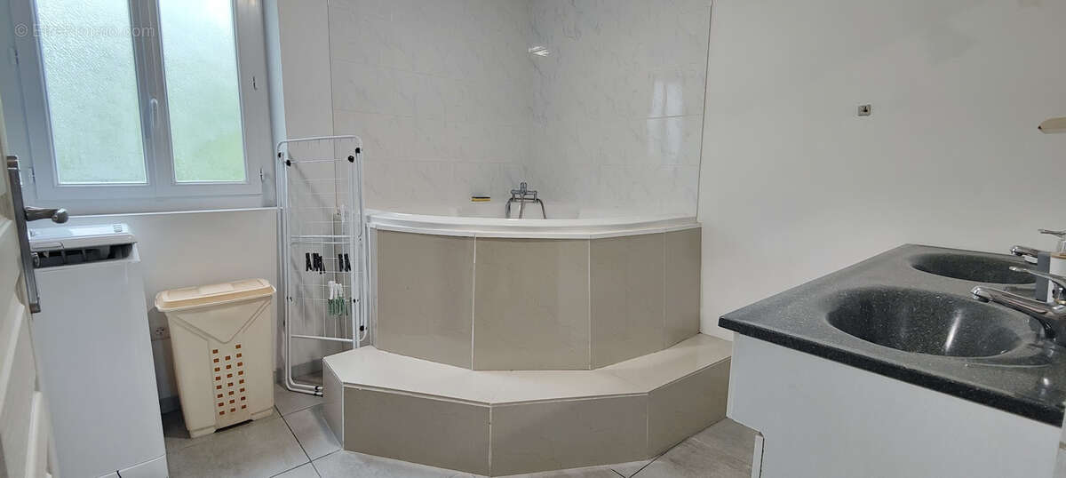 Maison Familiale de Charme en Pierre + T2 Indépendant   Terrain de 4 942 m2 - photo 20