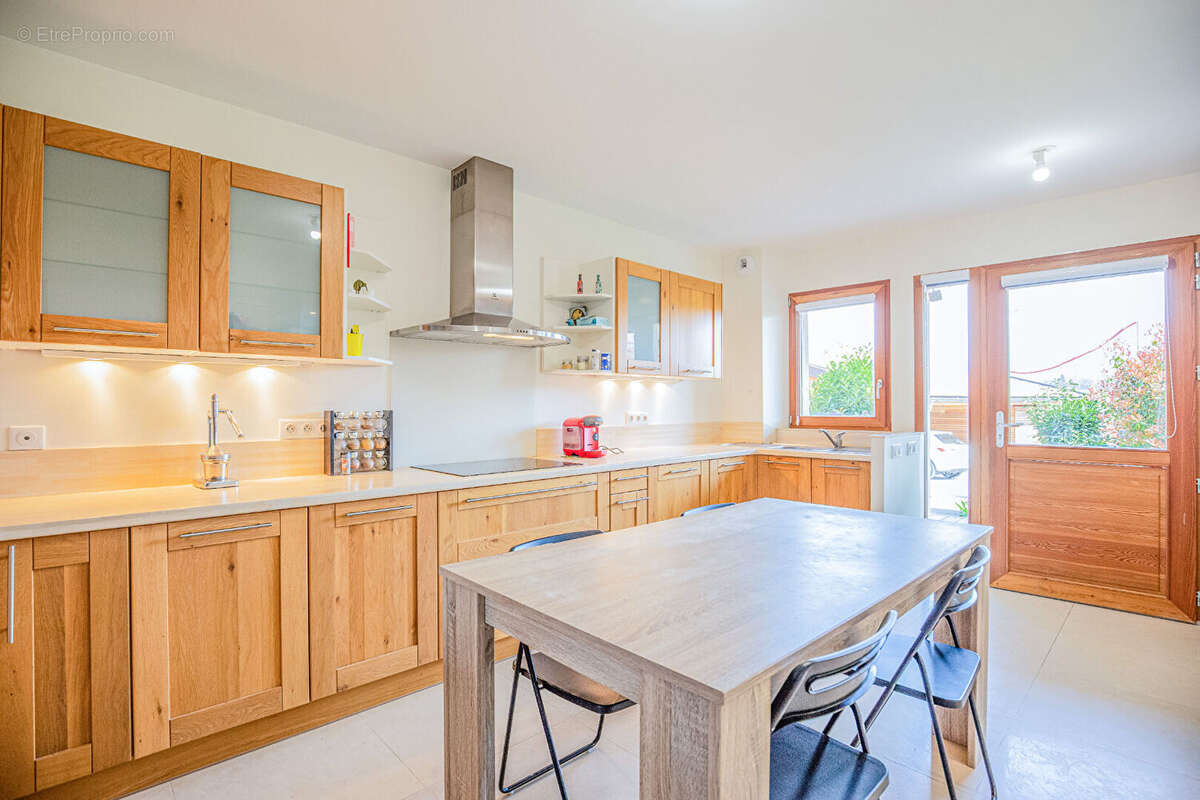 Agence immobiliere laforet - exclusivite - "cyprès" - poisy - appartement rez-de-jardin t3 de 63,66m² - cave - place privative c - photo 4