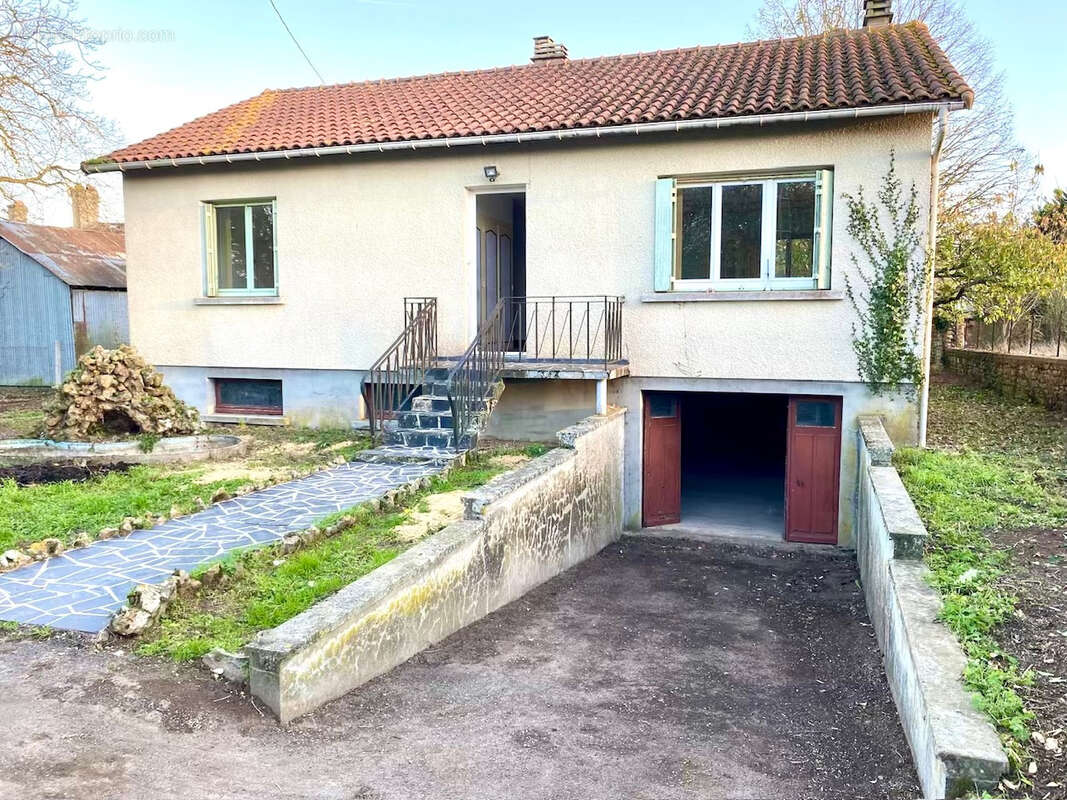 Maison à SAINT-JEAN-DE-SAUVES