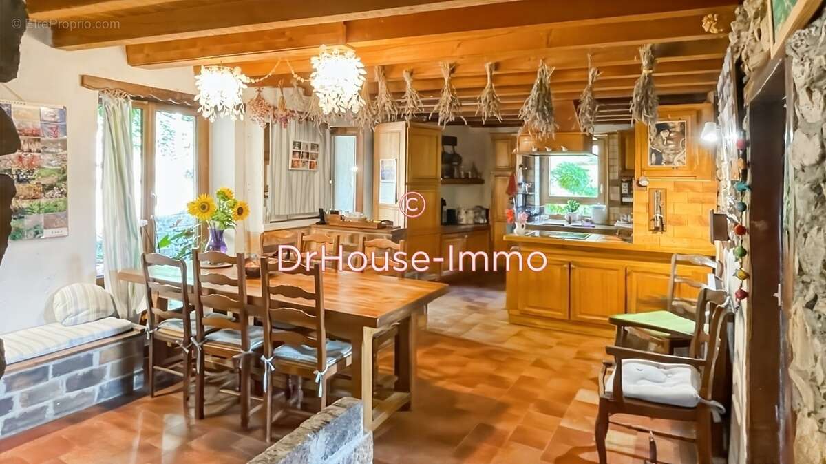 Maison à VAUX-EN-BEAUJOLAIS