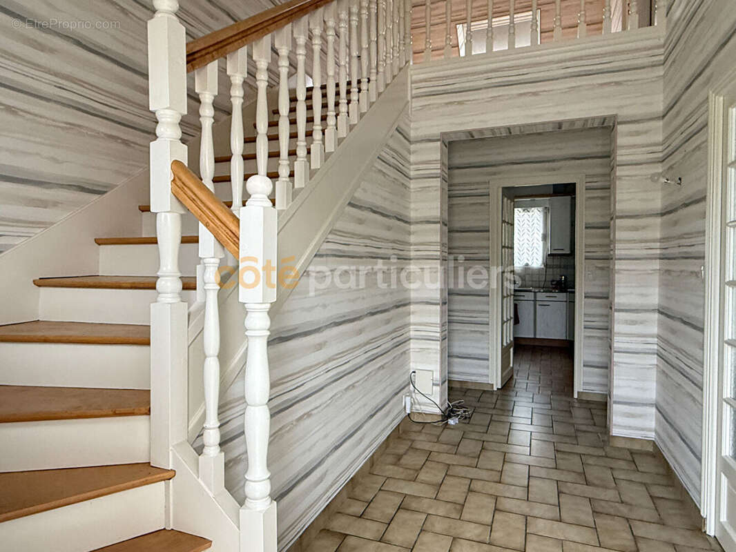 A VENDRE - LAVAL - Maison 4 chambres - photo 3