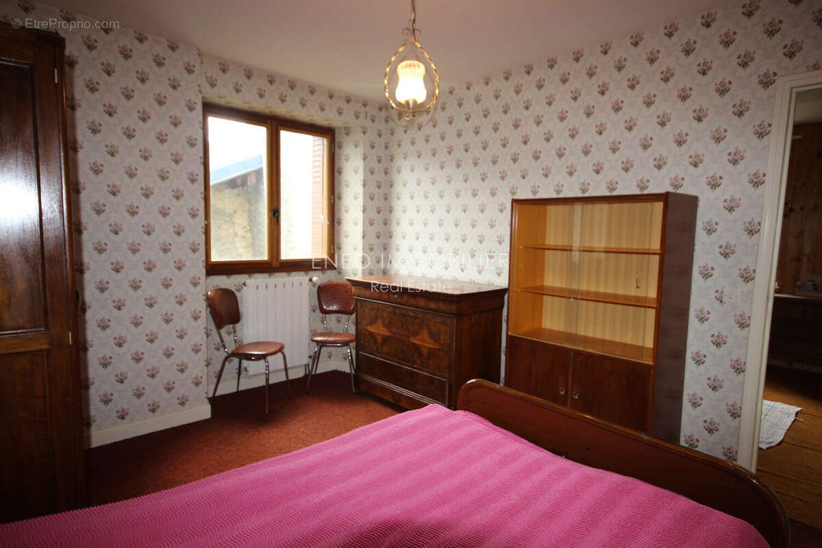 Maison à LES CHAPELLES