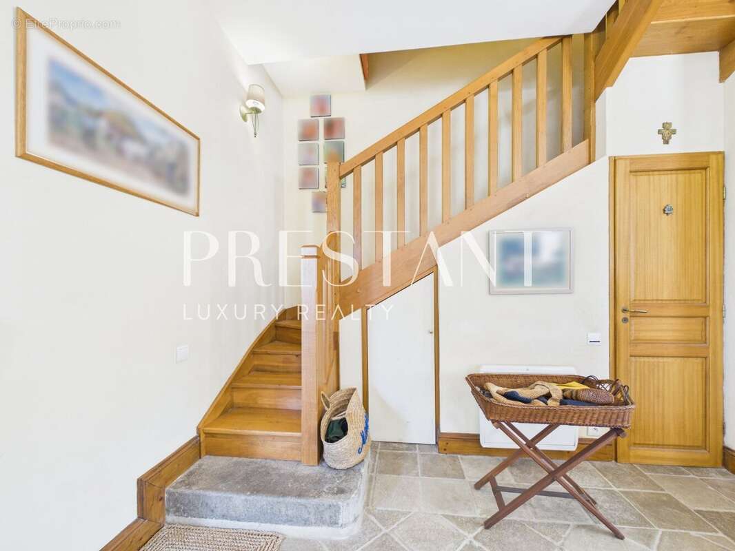 Maison de ville avec extérieur - photo 11