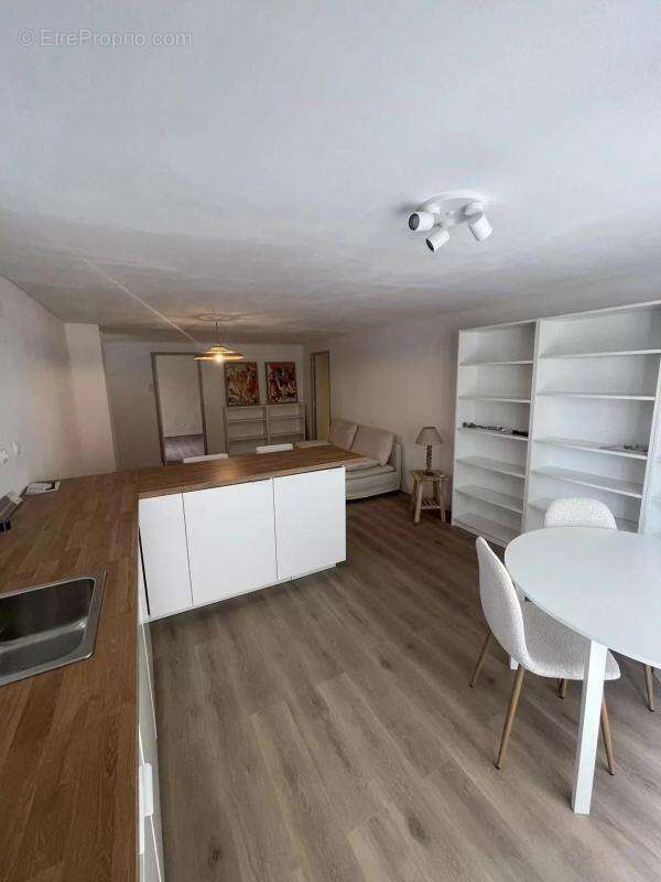 Appartement à LE PUY-SAINTE-REPARADE