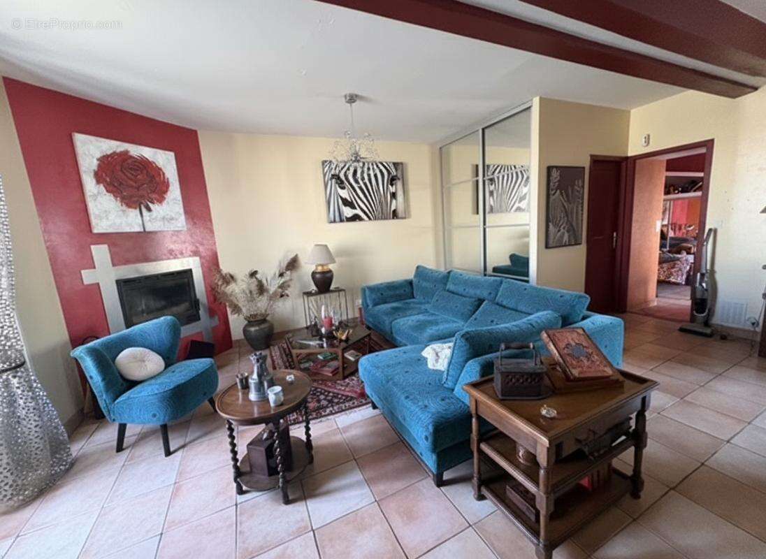 Maison à CHAILLEVETTE