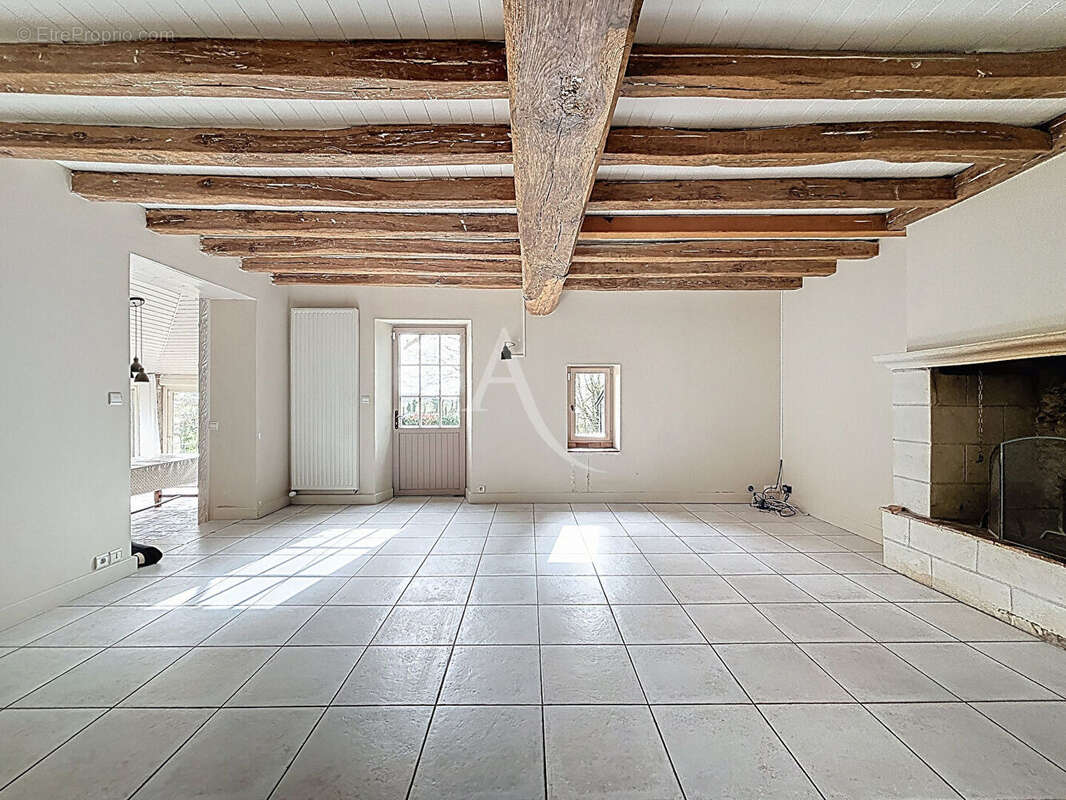 A 20 minutes d'Angers : Belle Longère de 208 m². - photo 5