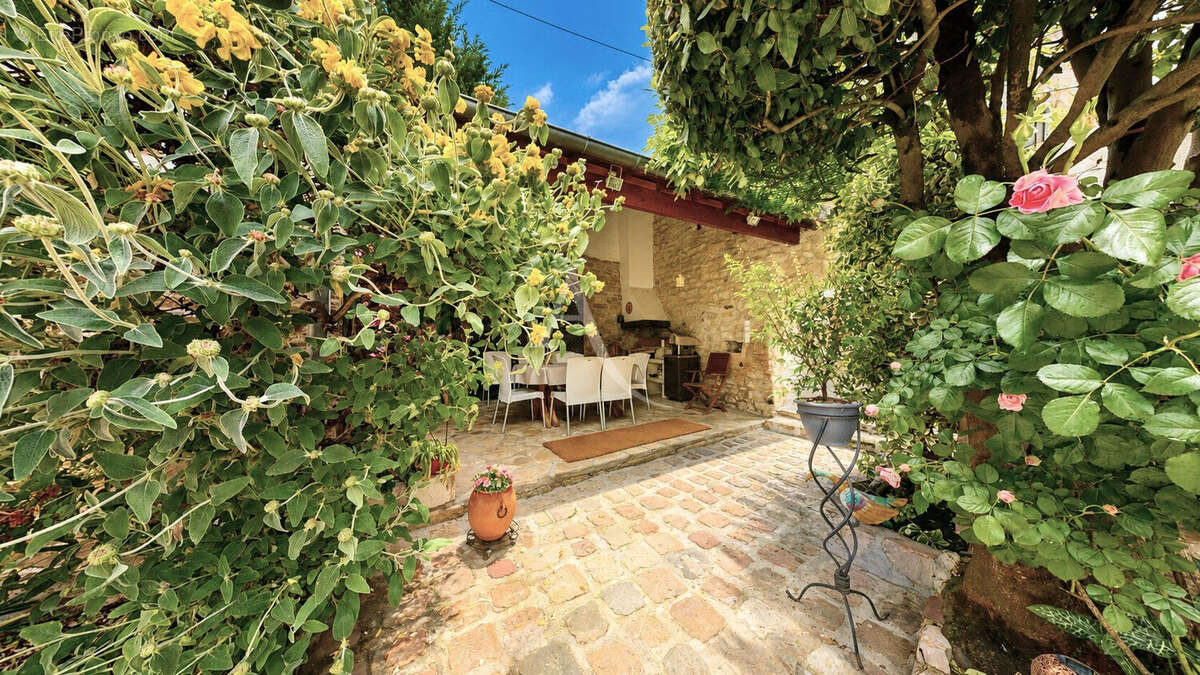 Maison à MEZY-SUR-SEINE