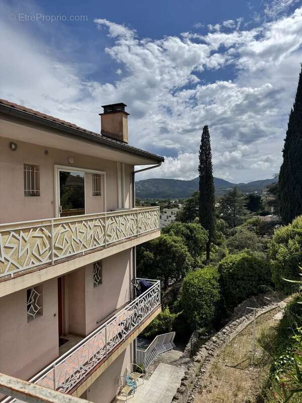 Mandelieu - Appartement 2p à rénover avec balcon vue mer - photo 7