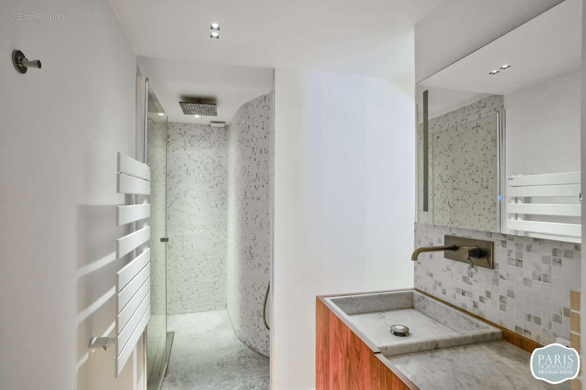 Appartement à PARIS-7E