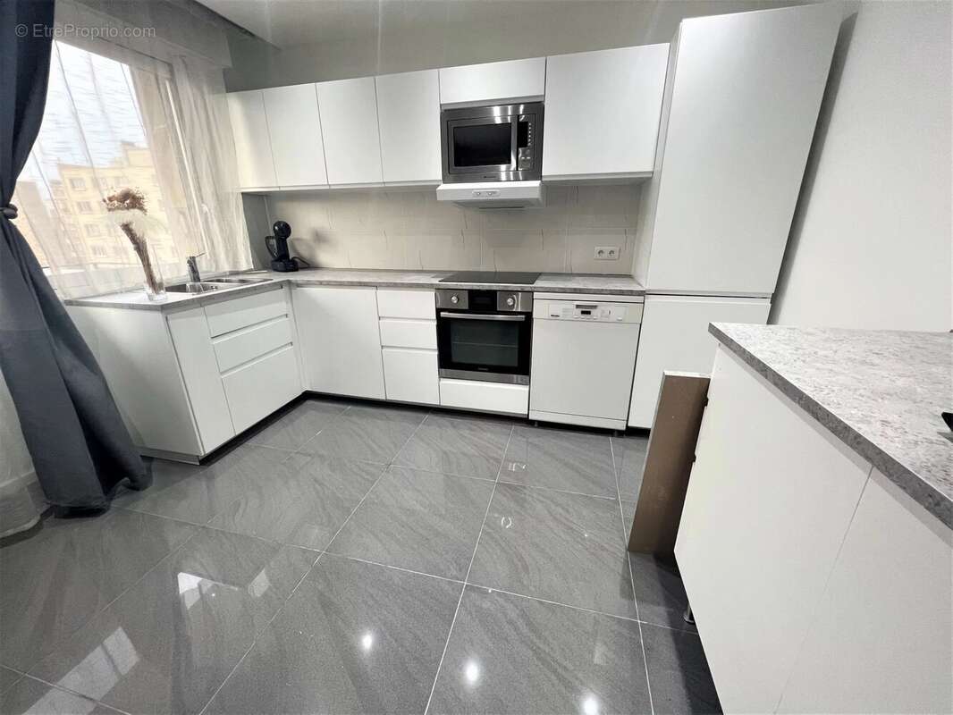 Appartement à LES LILAS