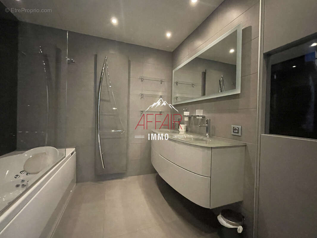 Appartement à COLLONGES-SOUS-SALEVE