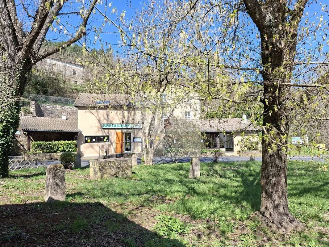 Commerce à LE COLLET-DE-DEZE