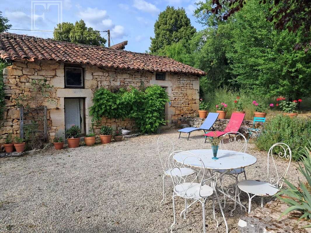 Maison à SAINT-FRONT-LA-RIVIERE