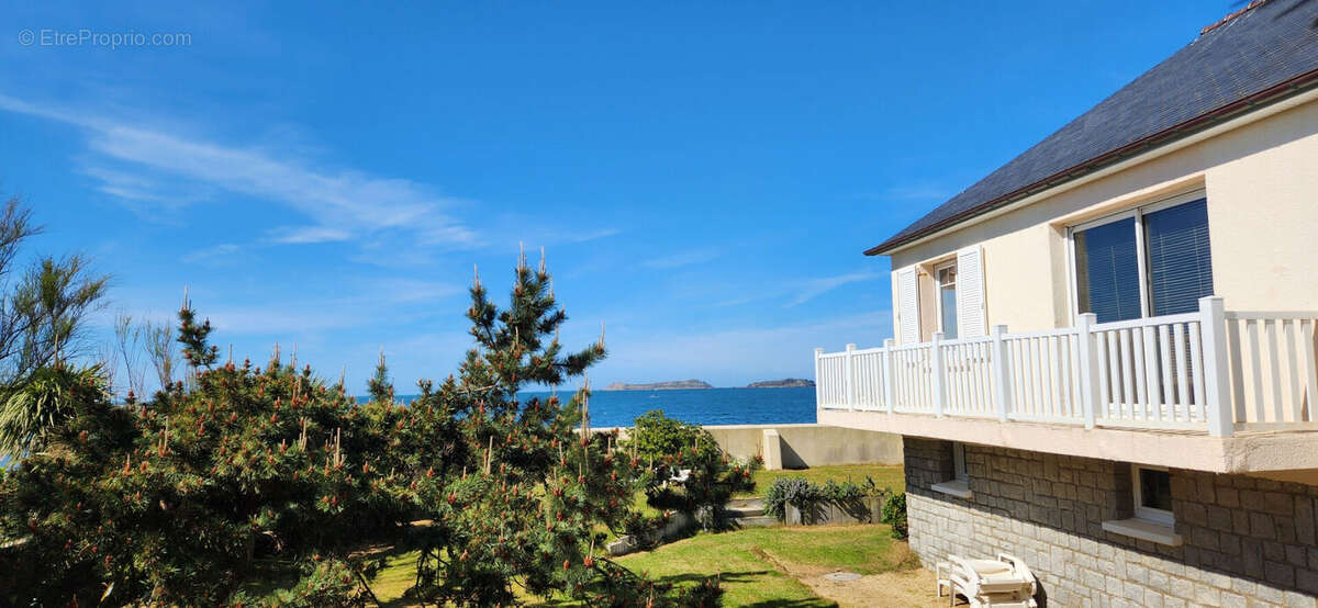 Maison à TREDREZ-LOCQUEMEAU