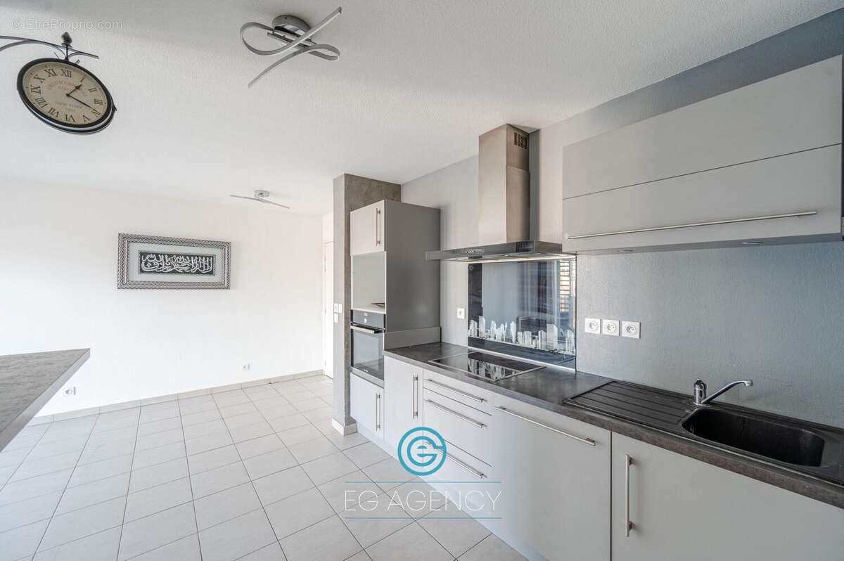 Appartement à MARSEILLE-3E