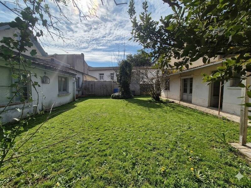 Maison à SAINT-JEAN-D'ANGELY