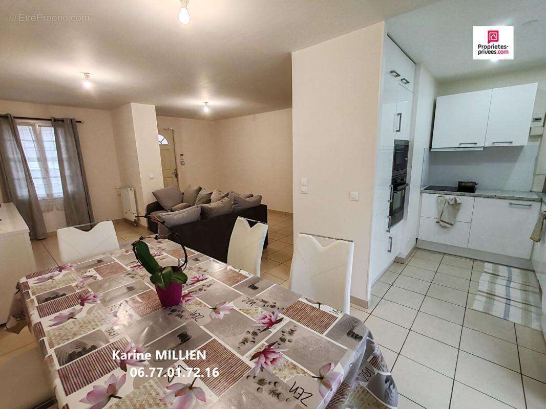 Maison à AUNAY-SOUS-CRECY